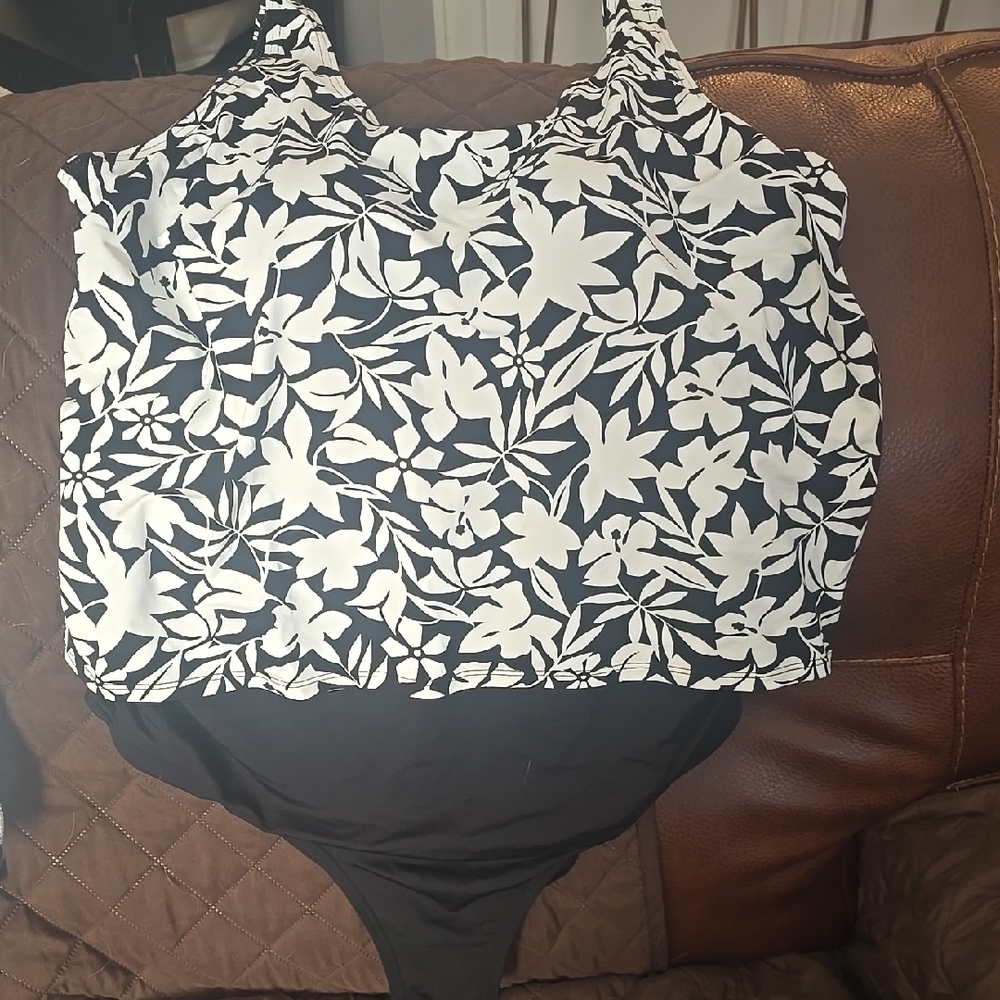 Lands‎ End Floral Black and White Women's Swimwear